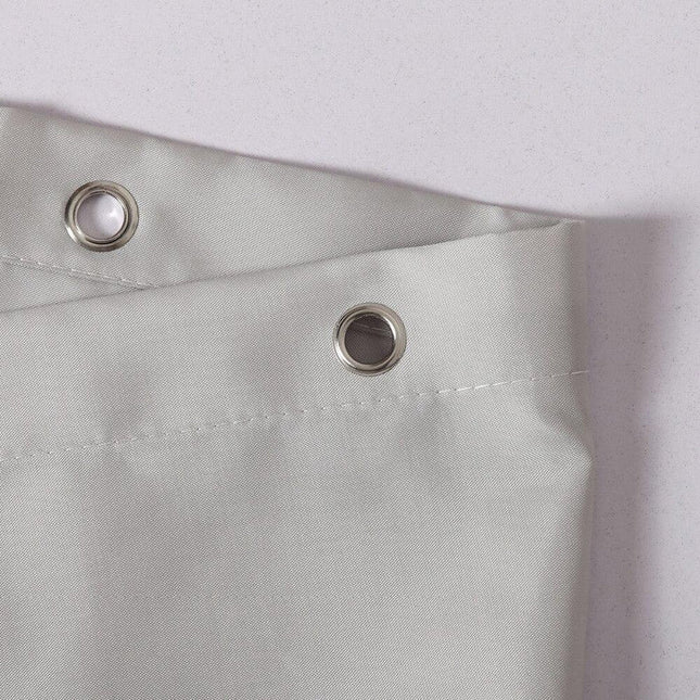 Světle šedý látkový sprchový závěs