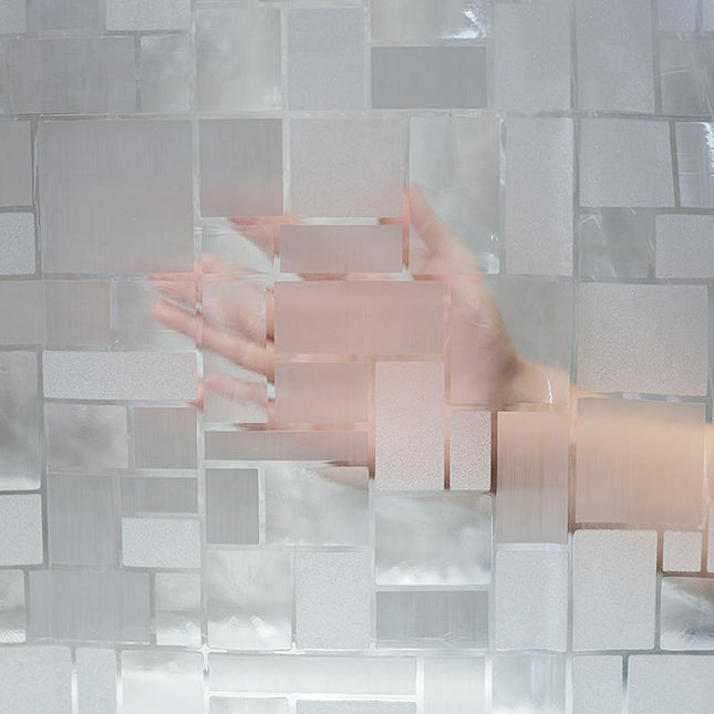 Průhledný PEVA závěs s geometrickým vzorem